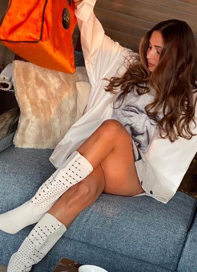Malaika Arora: व्हाइट शर्ट में दिखा मलाइका अरोड़ा का बोल्ड अंदाज, तस्वीरें देख आप भी करेंगे तारीफ