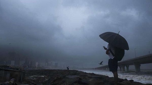 Weather Update: मौसम ने बदली करवट, बारिश-बर्फबारी से लौटी ठंड, इन इलाकों में बारिश के आसार