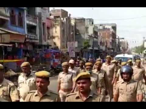महराजगंज: पंचायत चुनाव को लेकर पुलिस प्रशासन अलर्ट मोड में, फ्लैग मार्च कर लिया सुरक्षा का जायजा