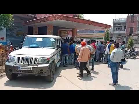 महराजगंज: मतगणना में शामिल होने के लिये कोरोना जांच को भारी भीड़, सोशल डिस्टेंशिग ‘खत्म’, क्या समय पर रिपोर्ट देगा प्रशासन?
