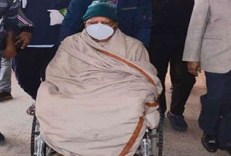 Lalu Yadav: दिल्ली AIIMS से डिस्चार्ज हुए RJD चीफ लालू यादव, परिवार और समर्थकों में लौटी खुशी