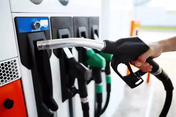 Petrol-Diesel Price Hike: लगातार दूसरे दिन भी पेट्रोल, डीजल के दामों में बढ़ोतरी, जानें आपके शहरों में क्या हैं इसके भाव