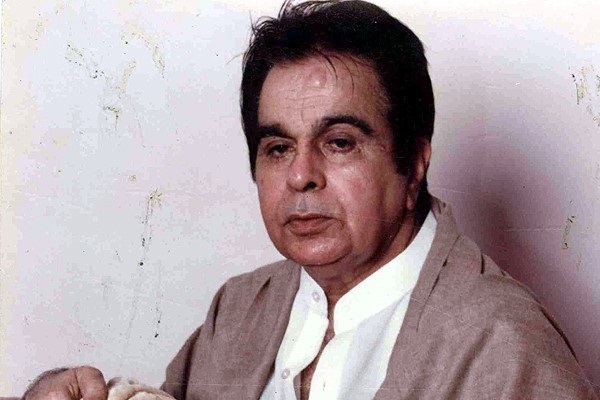 Dilip Kumar: अभिनेता दिलीप कुमार को सांस लेने में तकलीफ, मुंबई के पीडी हिंदुजा हॉस्‍पि‍टल में भर्ती