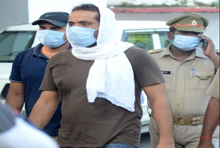 यूपी के बाहुबली अतीक अहमद पर पुलिस का शिकंजा, गैंगस्टर भाई खालिद अजीम की 25 करोड़ की संपति कुर्क यूपी के बाहुबली अतीक अहमद पर पुलिस का शिकंजा, गैंगस्टर भाई खालिद अजीम की 25 करोड़ की संपति कुर्क