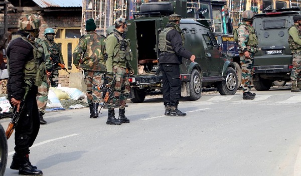 Bandipora Encounter : बांदीपोरा में सुरक्षाबलों-आतंकवादियों के बीच मुठभेड़ जारी, एक आतंकी हुआ ढेर Bandipora Encounter : बांदीपोरा में सुरक्षाबलों-आतंकवादियों के बीच मुठभेड़ जारी, एक आतंकी हुआ ढेर
