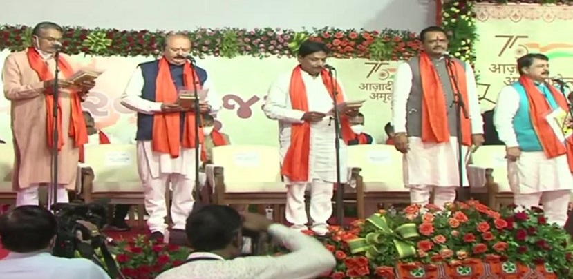 Gujarat: गुजरात में CM भूपेंद्र पटेल टीम का हुआ शपथ ग्रहण, जानिये किन नेताओं को मिली मंत्रिममंडल में जगह