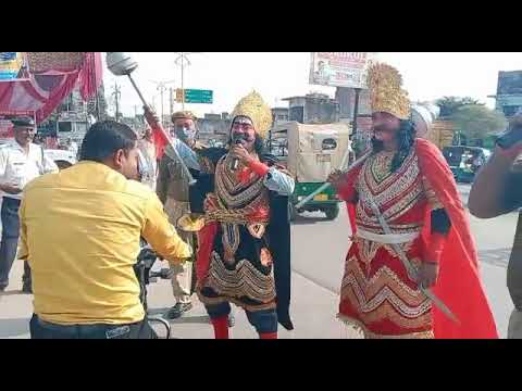 महराजगंज: यातायात नियमों को बताने और लोगों को जागरूक करने के लिये ‘यमराज’ ने सड़क पर खुद संभाला मोर्चा