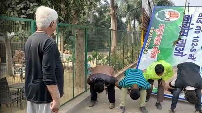 Delhi: कांग्रेस से दो बार MLA रहे आसिफ मोहम्मद खान को पुलिस ने किया गिरफ्तार, MCD कर्मियों को बनाया था मुर्गा