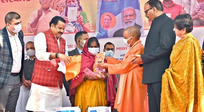 Free Food Grains in UP: सीएम योगी ने लांच किया गरीबों के लिये निशुल्क राशन वितरण, कही ये बातें