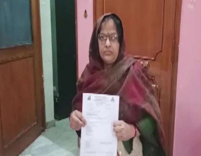 UP: स्वास्थ्य विभाग के अधिकारियों की बड़ी लापरवाही उजागर, जीवित महिला को इस तरह बना दिया मृतक
