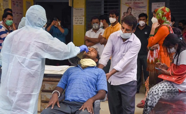 Corona Case Update: भारत में बढ़ा कोरोना का प्रकोप, 24 घंटे में सामने आए 1.79 लाख नए मामले, जानिए पूरा अपडेट