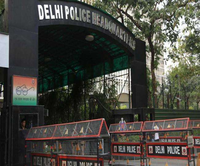 Corona Wave: दिल्ली पुलिस में 1,000 से ज्यादा कर्मी कोरोना संक्रमित, जारी हुआ निर्देश