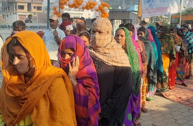 UP Election Voting Update: उत्तर प्रदेश के 10 जिलों की 57 सीटों पर 6वें चरण का मतदान जारी, जानिए ताजा हाल