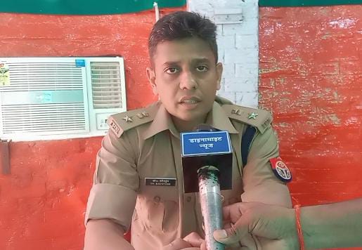 DN Exclusive: महराजगंज में क्राइम कंट्रोल में जुटे एसपी डॉ. कौस्तुभ, परतावल और भिटौली के बीच नया थाना बनाने कवायद शुरू, जानिये पूरी योजना DN Exclusive: महराजगंज में क्राइम कंट्रोल में जुटे एसपी डॉ. कौस्तुभ, परतावल और भिटौली के बीच नया थाना बनाने कवायद शुरू, जानिये पूरी योजना
