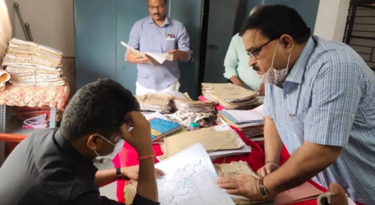 जौनपुर के जिलाधिकारी ने मास्टर प्लान जेई रोहन यादव को किया निलंबित, जानिये निलंबन का यह बड़ा कारण