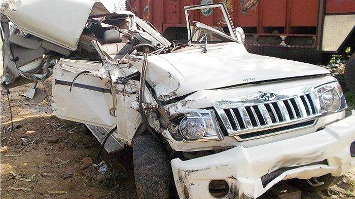 Road Accident: भरतपुर में भीषण सड़क हादसा सड़क हादसा, कार और बोलेरो के टक्कर में पांच भाइयों की मौत Road Accident: भरतपुर में भीषण सड़क हादसा सड़क हादसा, कार और बोलेरो के टक्कर में पांच भाइयों की मौत