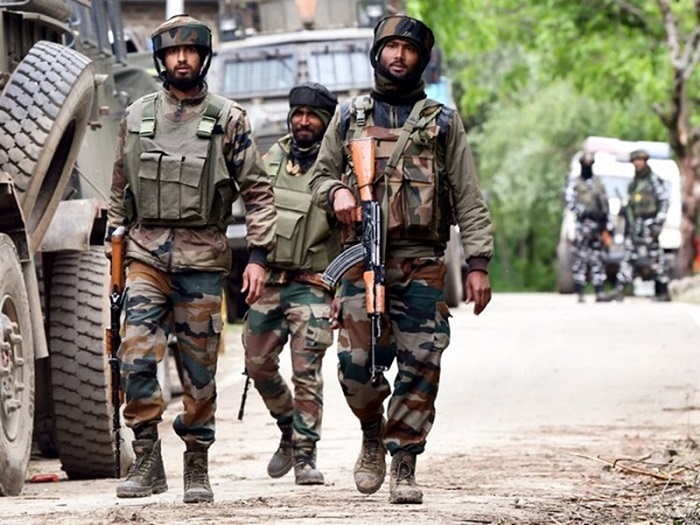 Jammu & Kashmir: अवंतीपोरा में सुरक्षाबलों के हाथ लगी बड़ी सफलता, मुठभेड़ में दो आतंकवादी ढेर