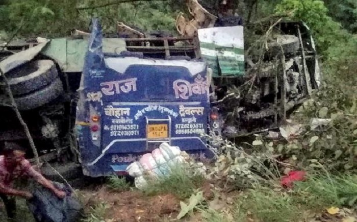 Road Accident: यमुनोत्री राजमार्ग पर भीषण सड़क हादसा, खाई में गिरी बस, 26 की मौत
