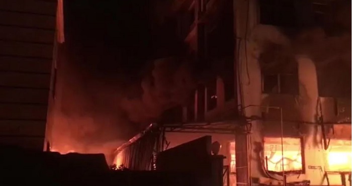 Fire Accident in Noida: नोएडा की फैक्ट्री में लगी भीषण आग, दमकल ने पाया काबू Fire Accident in Noida: नोएडा की फैक्ट्री में लगी भीषण आग, दमकल ने पाया काबू