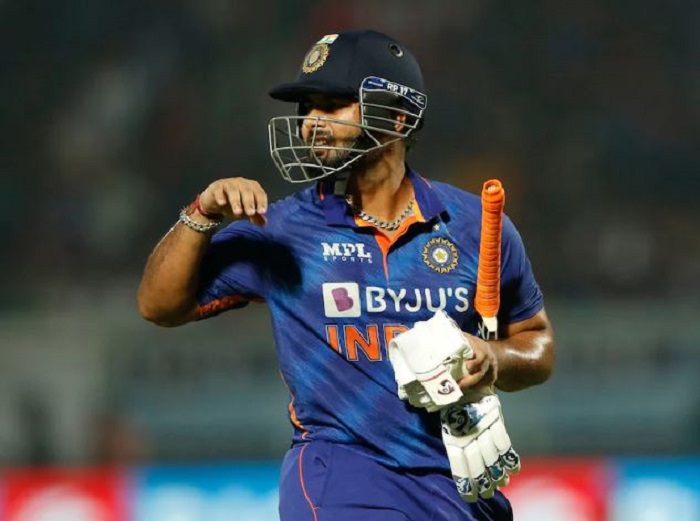 T20 Cricket Match: करो या मरो के मुकाबले में ऋषभ पंत को फॉर्म में लौटना जरूरी, जानिये मुकाबले की खा बातें T20 Cricket Match: करो या मरो के मुकाबले में ऋषभ पंत को फॉर्म में लौटना जरूरी, जानिये मुकाबले की खा बातें