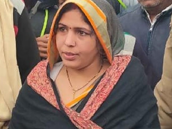 सांसद का दावा- खनन माफिया ने उनकी कार को ट्रक से कुचलने की कोशिश की, जानिये पूरा मामला