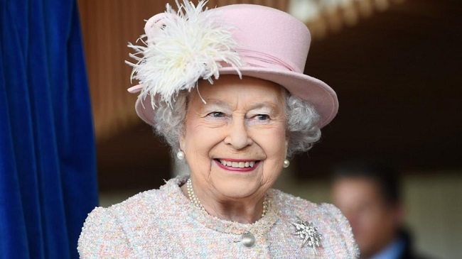 Queen Elizabeth II: ब्रिटिश क्वीन एलिजाबेथ-II के पास थी इतनी संपत्ति, दुनिया में नहीं पड़ती थी इन चीजों की जरूरत, जानिये उनसे जुड़ी कुछ बड़ी बातें