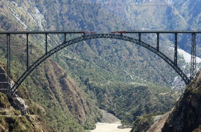 Chinab Railway Bridge: वादियों के बीच बेहद कठिन था चिनाब रेलवे पुल बनाना, जानिये कैसे संभव हुआ ये, पढ़िये इससे जुड़े कीर्तिमान Chinab Railway Bridge: वादियों के बीच बेहद कठिन था चिनाब रेलवे पुल बनाना, जानिये कैसे संभव हुआ ये, पढ़िये इससे जुड़े कीर्तिमान