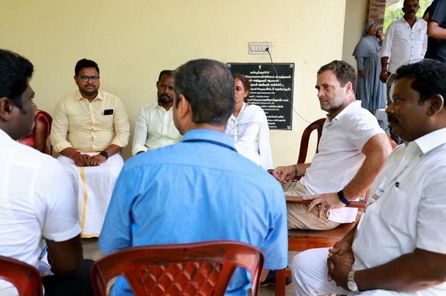 Bharat Jodo Yatra: भारत जोड़ो यात्रा के तीसरे दिन पंचायत प्रमुखों से मिले राहुल गांधी, मीडिया से हुए मुखातिब, जानिये खास बातें Bharat Jodo Yatra: भारत जोड़ो यात्रा के तीसरे दिन पंचायत प्रमुखों से मिले राहुल गांधी, मीडिया से हुए मुखातिब, जानिये खास बातें