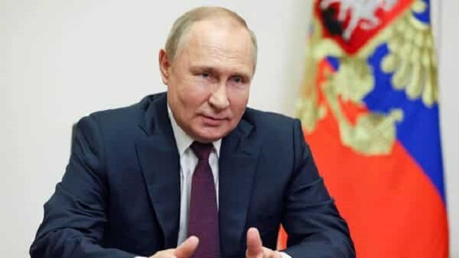 Vladimir Putin: रूसी राष्ट्रपति व्लादिमीर पुतिन पर घर लौटते वक्त जानलेवा हमला, बाल-बाल बचे, जानिये ये अपडेट Vladimir Putin: रूसी राष्ट्रपति व्लादिमीर पुतिन पर घर लौटते वक्त जानलेवा हमला, बाल-बाल बचे, जानिये ये अपडेट