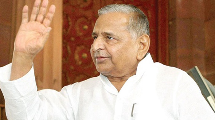 RIP Mulayam Singh Yadav: जानिये मुलायम सिंह यादव का शिक्षक से सियासत के शिखर पुरुष बनने का रोचक सफर