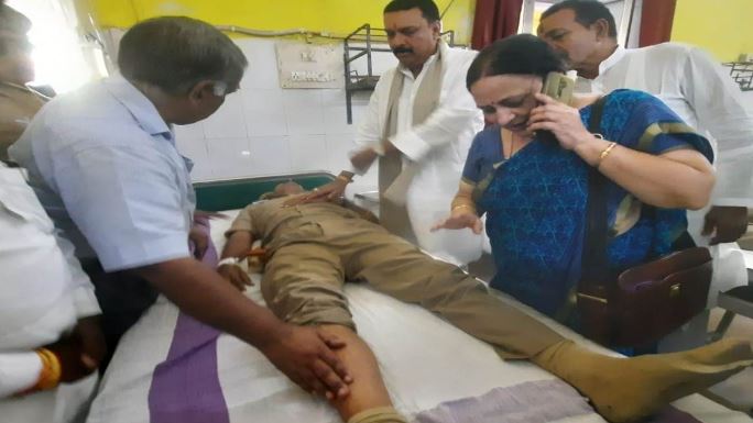 Road Accident: यूपी डिप्टी सीएम ब्रजेश पाठक के एस्कोर्ट और एंबुलेंस के बीच भीषण टक्कर, दारोगा-डाक्टर समेत 6 घायल