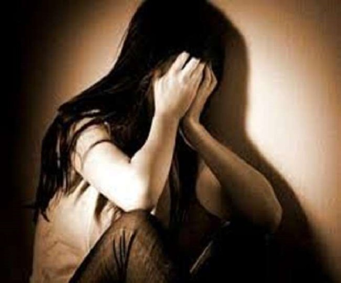 Crime in Gorakhpur: गोरखपुर में बंधक बनाकर महिला से दुष्कर्म, अगवा कर जान से मारने की धमकी देकर वारदात को दिया अंजाम Crime in Gorakhpur: गोरखपुर में बंधक बनाकर महिला से दुष्कर्म, अगवा कर जान से मारने की धमकी देकर वारदात को दिया अंजाम