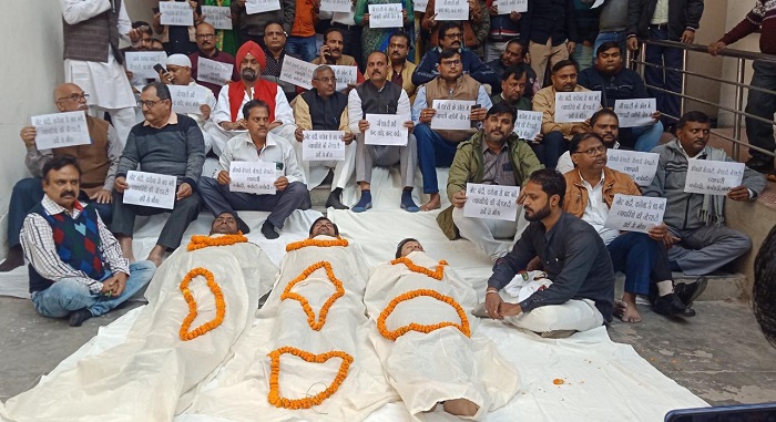 बड़ी खबर: UP में GST की छापेमारी पर अगले 72 घंटे तक लगी रोक, व्यापारियों में था भारी आक्रोश