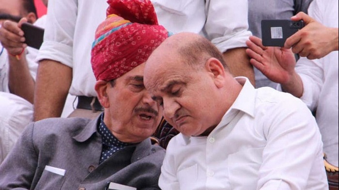 पूर्व मंत्री गुलाम नबी आजाद को झटका, आजाद पार्टी के 17 नेताओं ने की घर वापसी, थामा कांग्रेस का दामन पूर्व मंत्री गुलाम नबी आजाद को झटका, आजाद पार्टी के 17 नेताओं ने की घर वापसी, थामा कांग्रेस का दामन