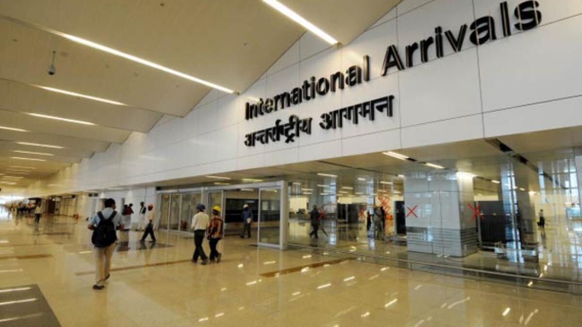 IGI Airport Delhi: दिल्ली एयपोर्ट के टर्मिनल-3 गेट के पास एक शख्स ने की ये गंदी हरकत, हुआ गिरफ्तार IGI Airport Delhi: दिल्ली एयपोर्ट के टर्मिनल-3 गेट के पास एक शख्स ने की ये गंदी हरकत, हुआ गिरफ्तार