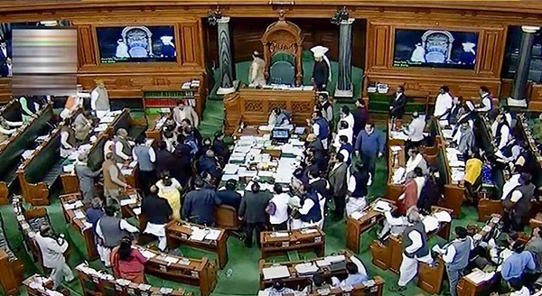 Lok Sabha: सदन में विपक्ष का हंगामा, लोकसभा की कार्यवाही दो बजे तक स्थगित