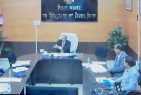 IAS Viral Video: बिहार के सीनियर आईएएस अधिकारी का वीडियो हो रहा वायरल, बैठक में अफसरों संग गलत बात, जानिये पूरा मामला