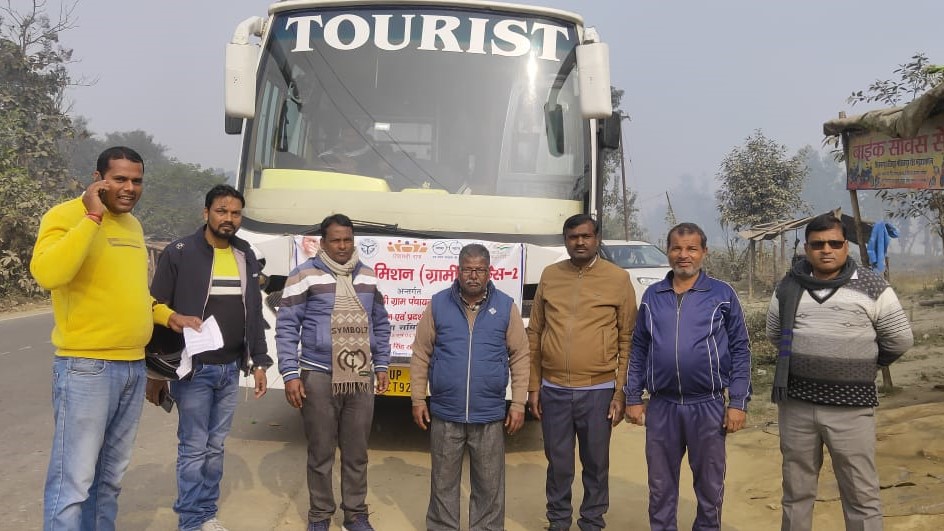 बुलंदशहर के लिए एक्सपोजर टीम हुई रवाना, अब महराजगंज के गांवों का भी बदलेगा रंग और रूप बुलंदशहर के लिए एक्सपोजर टीम हुई रवाना, अब महराजगंज के गांवों का भी बदलेगा रंग और रूप