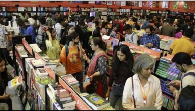 WorldBook Fair: एक स्टॉल पर मुफ्त बाइबिल बांटे जाने के खिलाफ प्रदर्शन