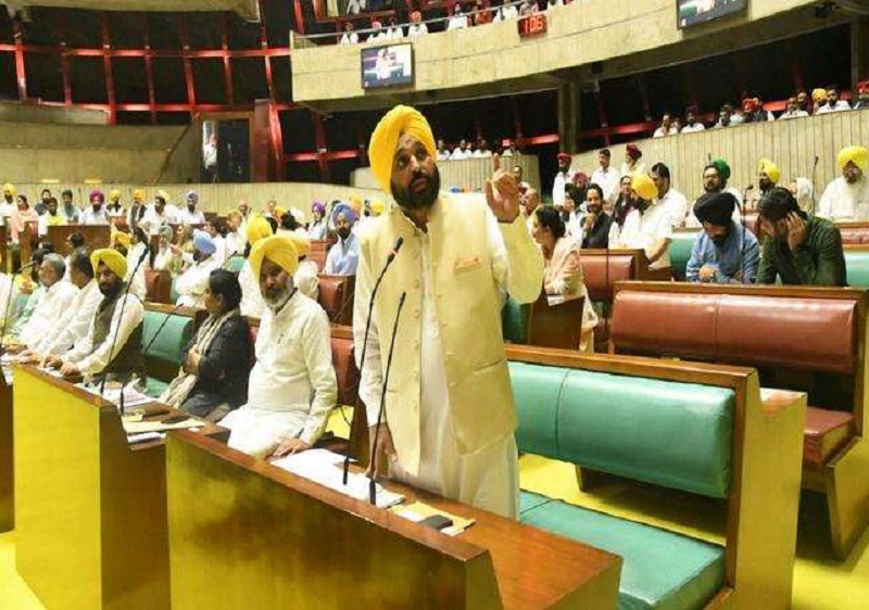 पंजाब विधानसभा में राज्यपाल के अभिभाषण के दौरान आप और कांग्रेस सदस्यों में तीखी नोकझोंक, जानिये पूरा मामला