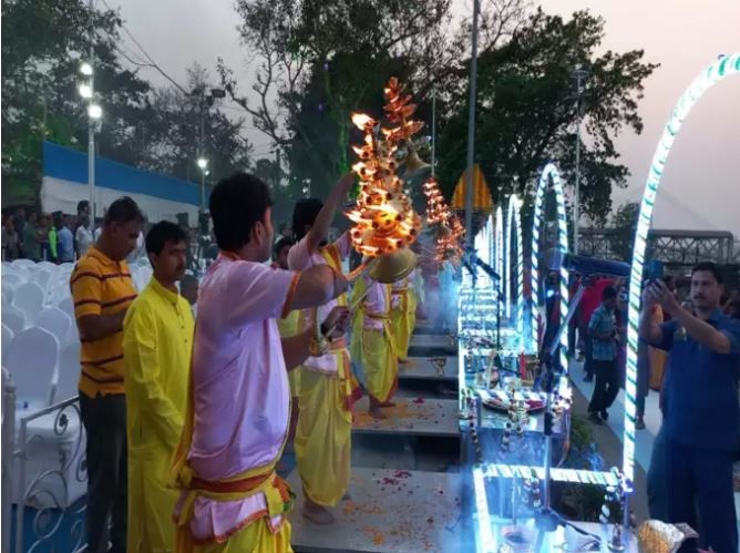 Kolkata: ममता बनर्जी ने कोलकाता में शुरू की गंगा आरती