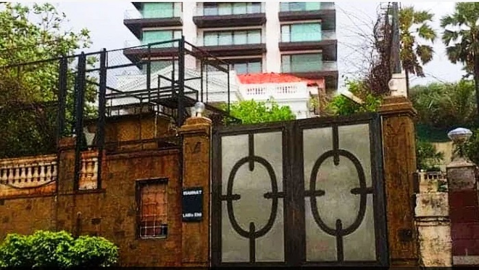 Mumbai: शाहरुख खान के ‘मन्नत’ में घुसे दो युवक,दोनों के खिलाफ केस दर्ज