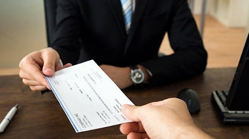 Positive Pay System: इस बैंक ने ग्राहकों को चेक के फर्जी भुगतान से बचाने के लिए उठाया ये कदम, पीपीएस किया जरूरी, पढ़ें जरूरी अपडेट