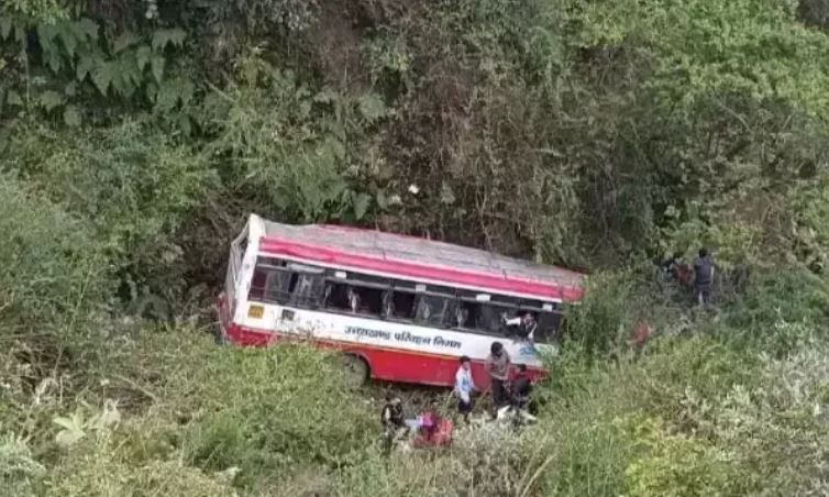 Uttarakhand: मसूरी में बड़ा हादसा, परिवहन निगम की बस खाई में गिरी, दो की मौत
