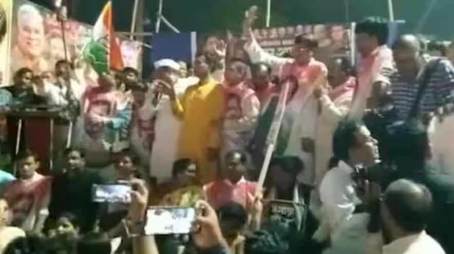 Chhattisgarh: बिलासपुर में कांग्रेस रैली के दौरान मंच ढहा, दो विधायक और कुछ नेता घायल