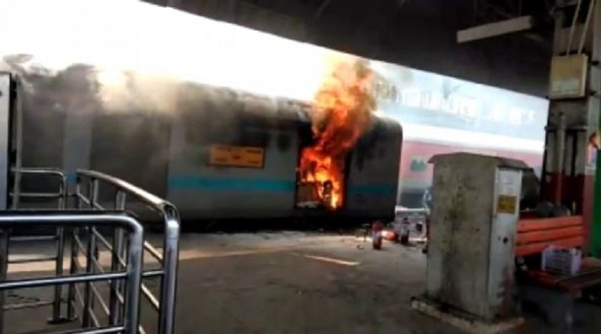 यूपी से युवक को हिरासत में लेने के बाद छोड़ा गया, ट्रेन में आग से हुई तीन मौतें, जानिये मामले में ये अपडेट