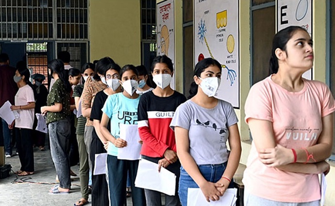 NEET 2023: नीट यूजी के लिए रिकार्ड छात्रों की भीड़, जानिये मेडिकल प्रवेश परीक्षा के लिए कितने मिले आवेदन NEET 2023: नीट यूजी के लिए रिकार्ड छात्रों की भीड़, जानिये मेडिकल प्रवेश परीक्षा के लिए कितने मिले आवेदन