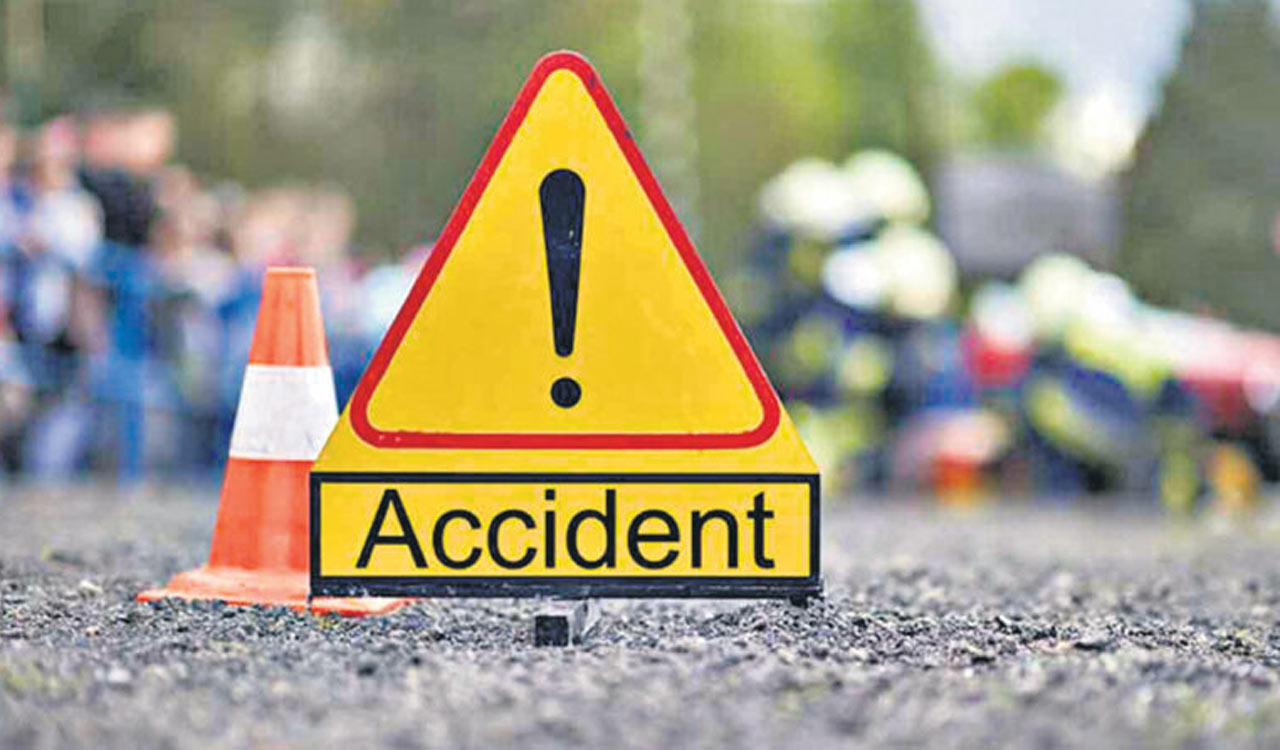 Jammu Kashmir: वैष्णो देवी से दर्शन कर वापस लौट रहे तीर्थयात्रियों की कार हुई दुर्घटना का शिकार, एक की मौत, चार घायल