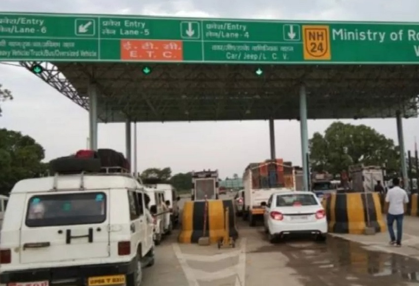 फास्टैग से देते हो टोल टैक्स तो पढ़ें ये खास रिपोर्ट, जानिये रोड यूजर्स से कितने कमाए सरकार ने