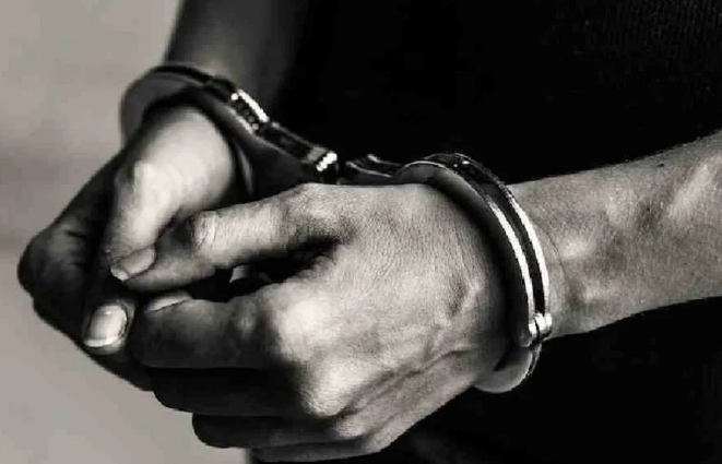 डीआरडीओ के वैज्ञानिक को पाकिस्तानी एजेंट को गुप्त सूचना देने के आरोप में पुणे में गिरफ्तार किया गया डीआरडीओ के वैज्ञानिक को पाकिस्तानी एजेंट को गुप्त सूचना देने के आरोप में पुणे में गिरफ्तार किया गया
